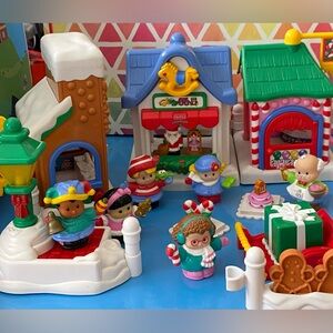 ~SOLD~Fisher~Price Little People ~ Festive Holiday Village Playset